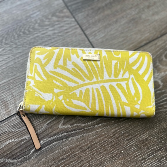 Kaye Spade ♠️ Handbags - Yellow and White Leaf Print Wallet